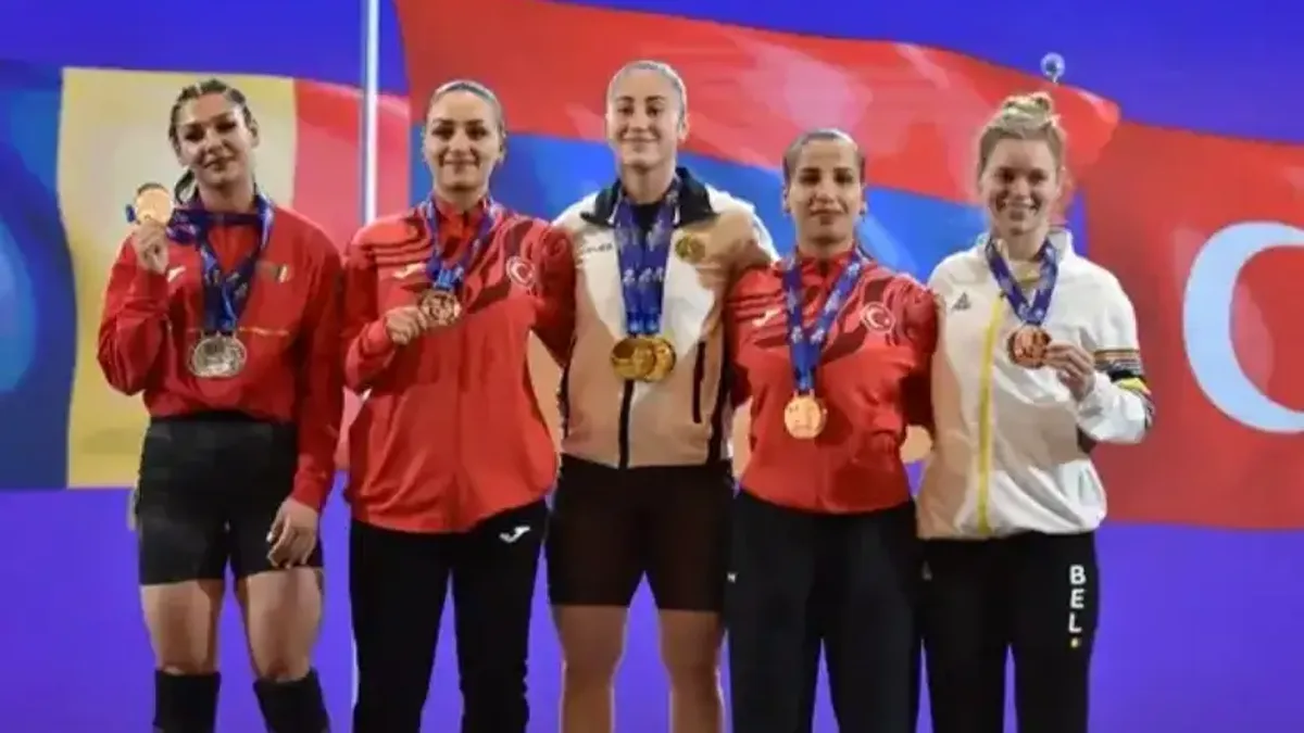 Merve İlden, Avrupa Halter Şampiyonası'nda bronz madalya kazandı.