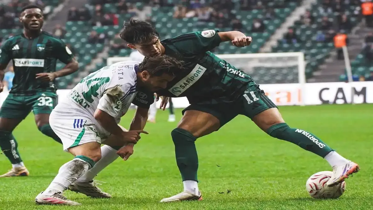 Kocaelispor evinde Çaykur Rizespor ile yenişemedi ve puanlar paylaşıldı.