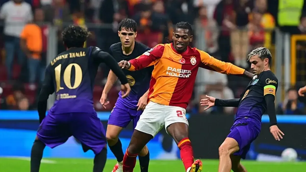 Galatasaray 1-0 galip başladığı maçı 4-1'lik mağlubiyetle tamamladı.