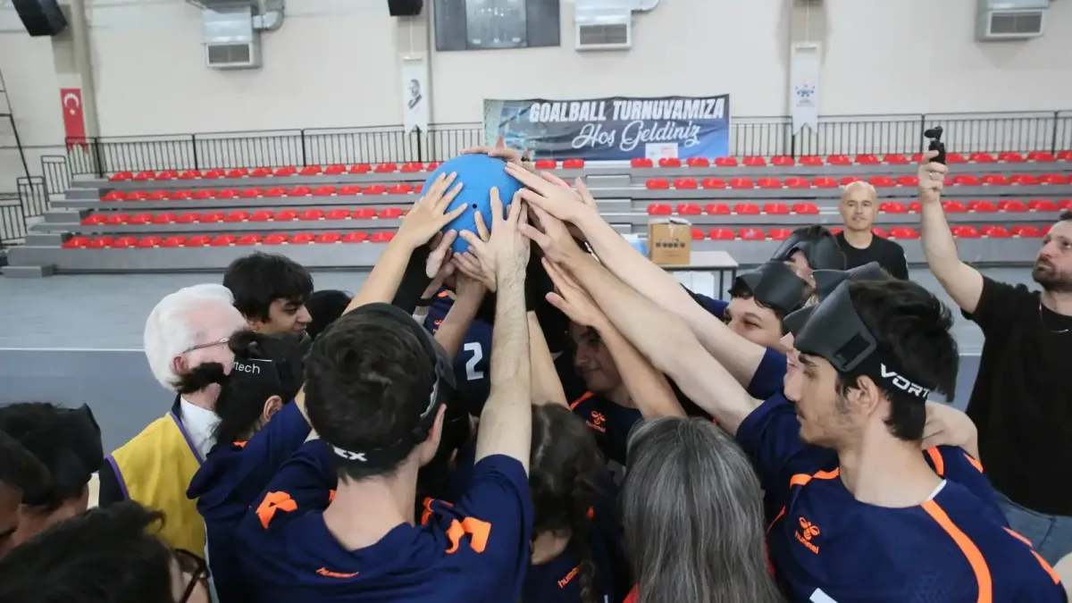 Çiğli'de düzenlenen 5. Geleneksel Goalball Turnuvası'ndan bir kare.