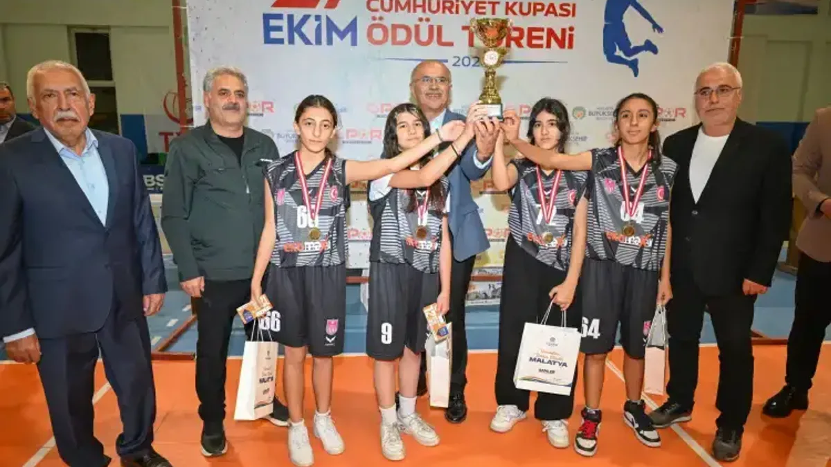 Malatya'da 29 ekim cumhuriyet bayramı kupası sahiplerini buldu - Detay Görsel 1