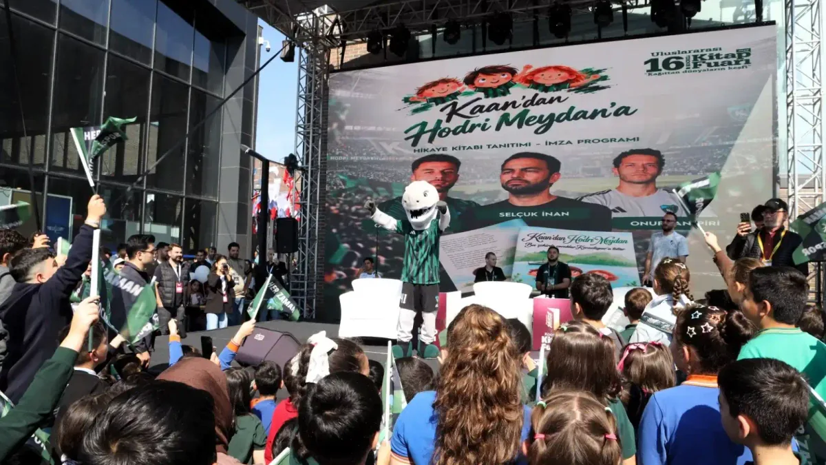 Kocaeli Kitap Fuarı'nda Kocaelispor temalı etkinlikten bir kare.