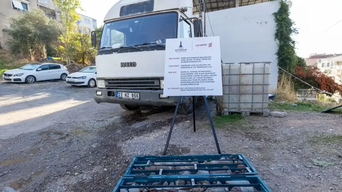 İzmir'de zemin haritası çıkarma çalışmaları devam ediyor.