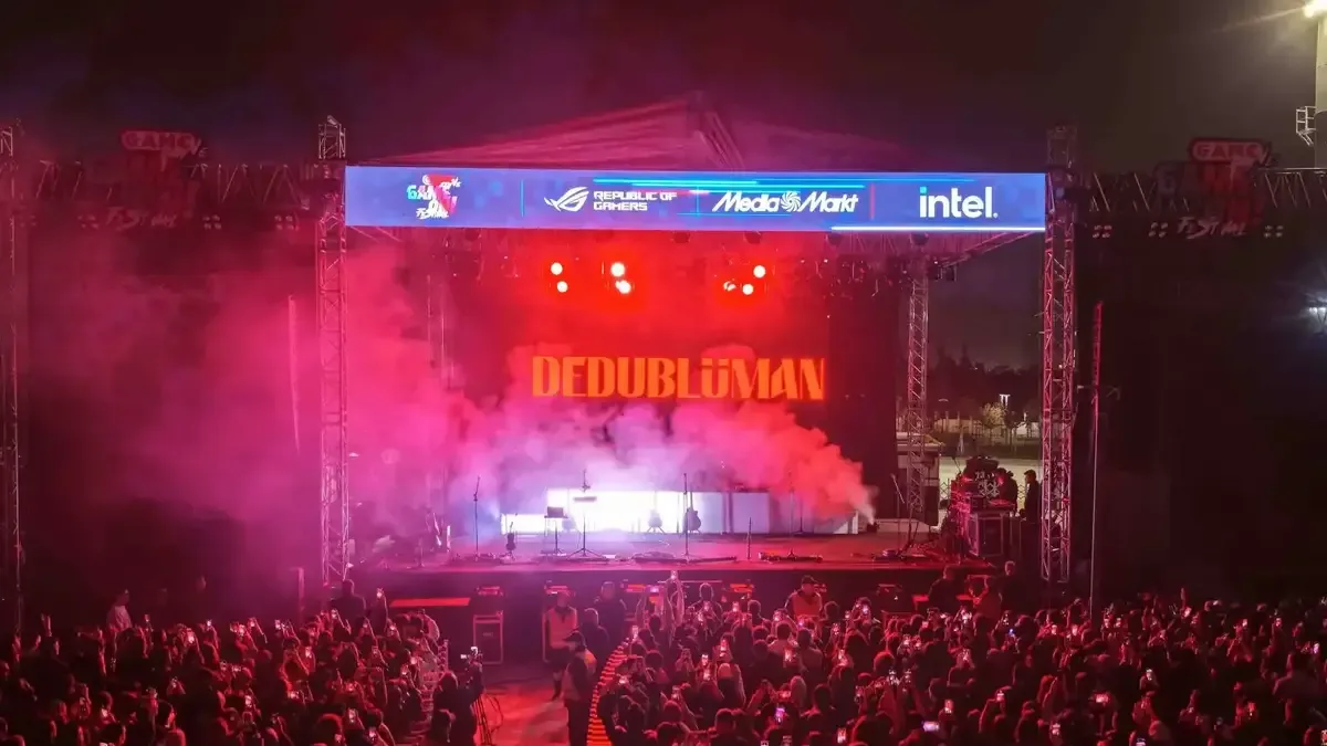 Dedublüman grubu, Ankara'da gençlerle bir araya geldi.