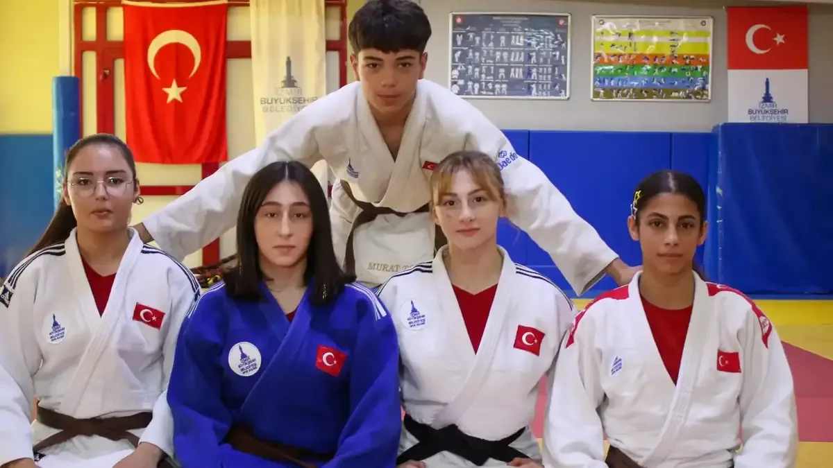 İzmirli genç judocular, Yıldızlar Balkan Judo Şampiyonası'nda madalya kazandı.