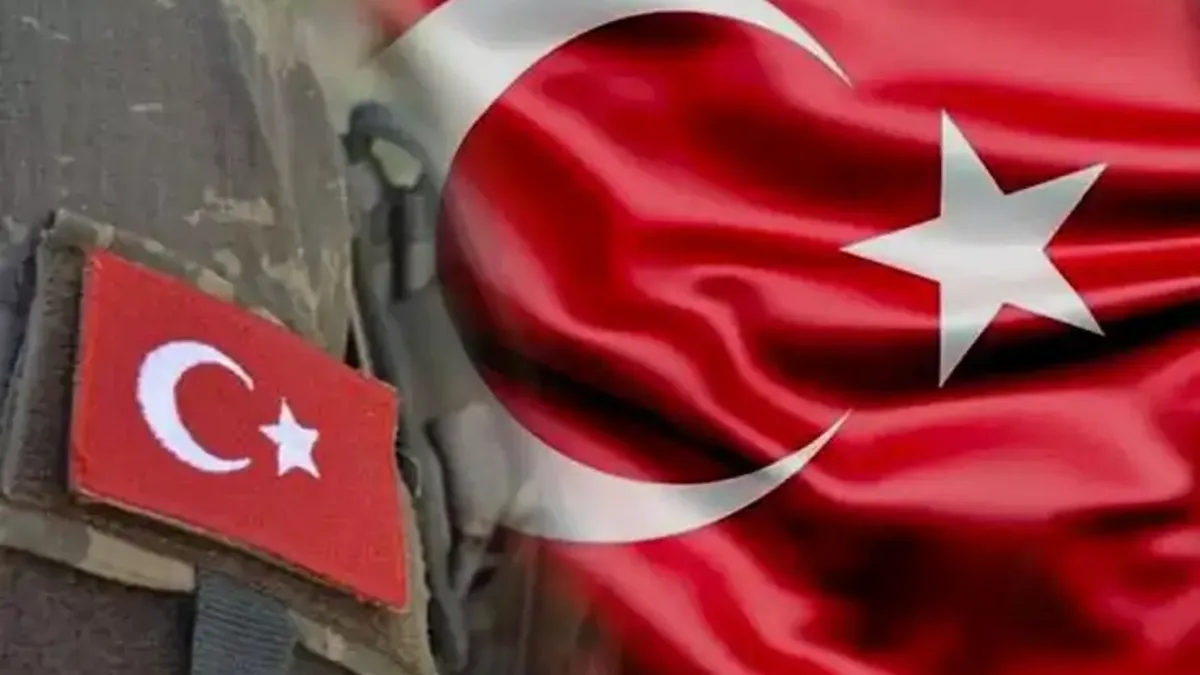 Piyade Uzman Çavuş Mustafa Aslan'ın anısına saygı duruşu.
