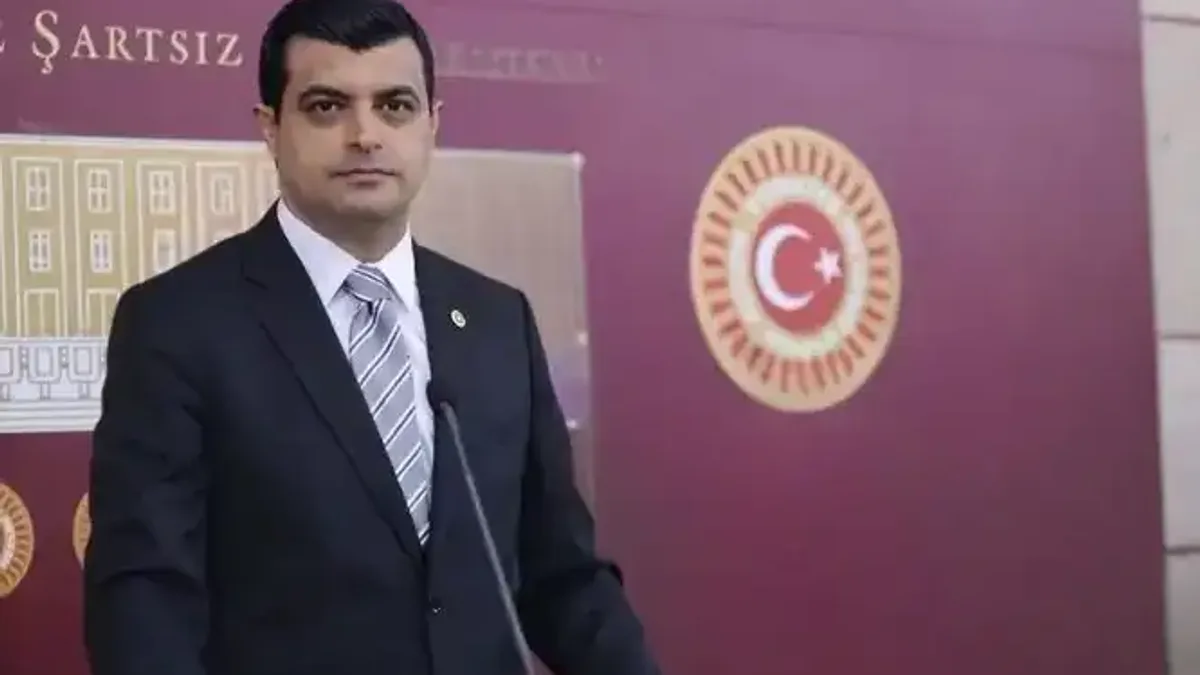 Deniz Demir, jeolojik mirasın korunması için TBMM'ye kanun teklifi sunarken.