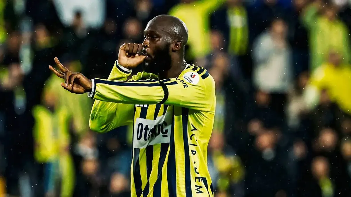 Fener evinde Alanyaspor'u 3-0 mağlup etti.