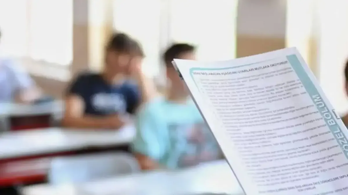 Öğrencilerin LGS sınavına hazırlık yaptığı sınıf ortamı