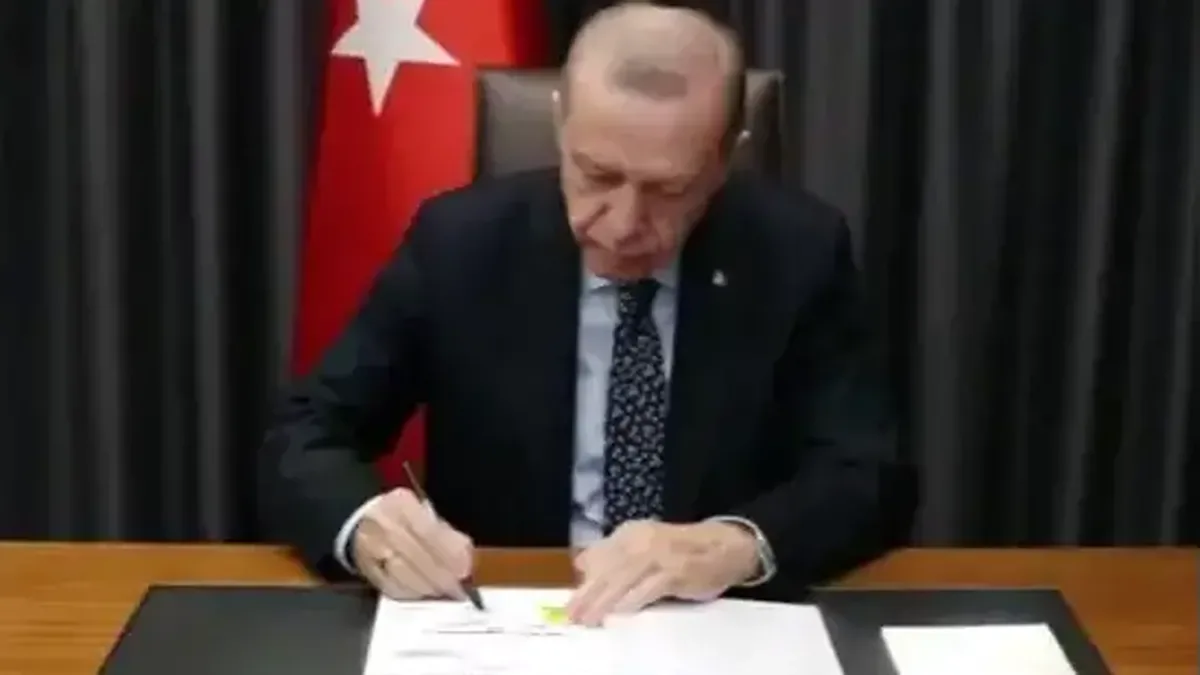 Cumhurbaşkanlığı kararnamesi yayımlanan resmi gazete sayfası
