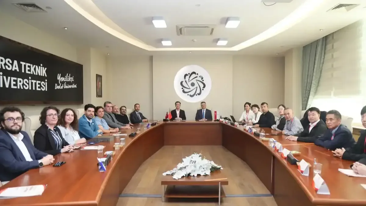 BTÜ ve Çin heyeti arasında akademik iş birliği görüşmesi yapıldı.