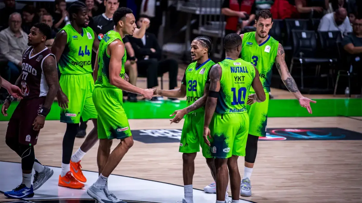 Tofaş Basketbol Takımı, Esenler Erokspor ile oynayacağı maça hazırlanıyor.