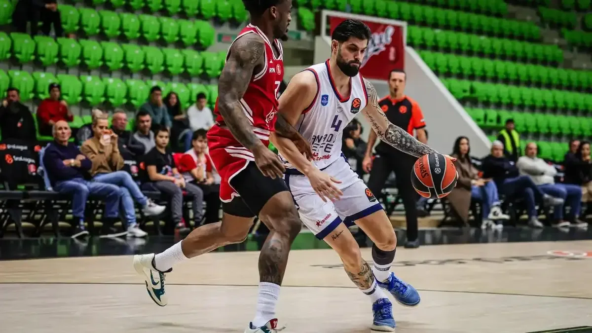 Anadolu Efes, Hapoel Tel Aviv karşısında farklı bir mağlubiyet aldı.