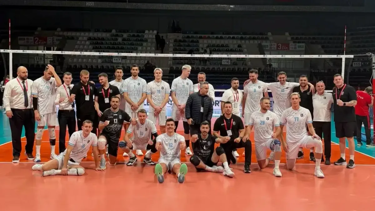 Gebze Belediyespor'un Axa Sigorta Kupa Voley maçında mücadele eden oyuncuları
