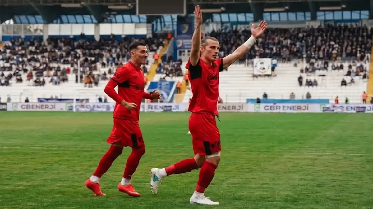 Erzurumspor FK'ya konuk olan Arca Çorum FK maçtan 3-1 galip ayrılmasını bildi.