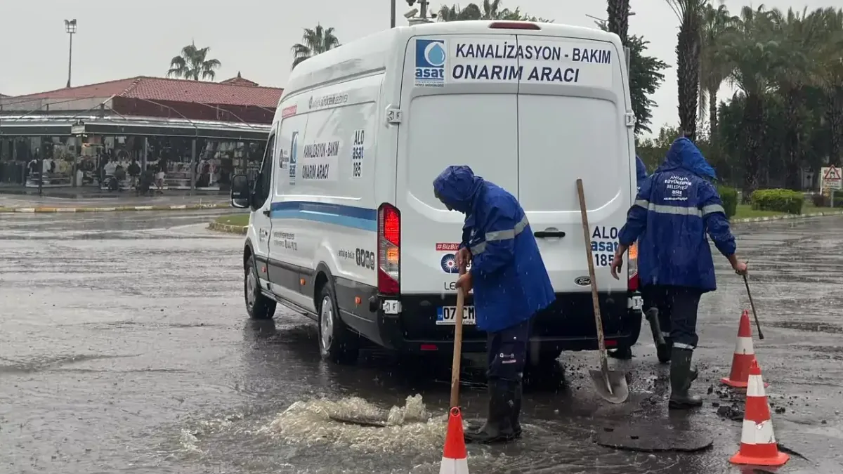 Antalya Büyükşehir Belediyesi, yağmur için hazırlık yapıyor.