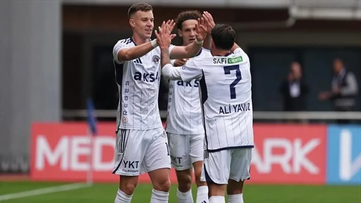 Evinde Samsunspor'u konuk eden Kasımpaşa maçtan 4-1'lik skorla ayrıldı.