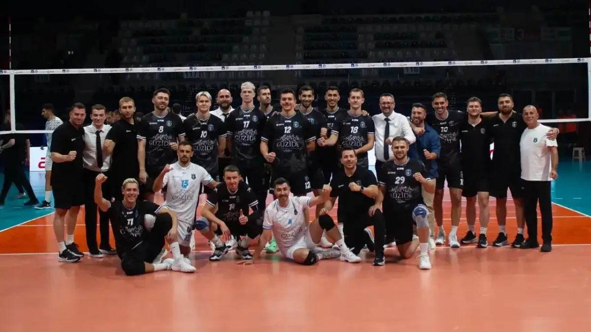 Gebze Belediyespor voleybol takımı maç esnasında