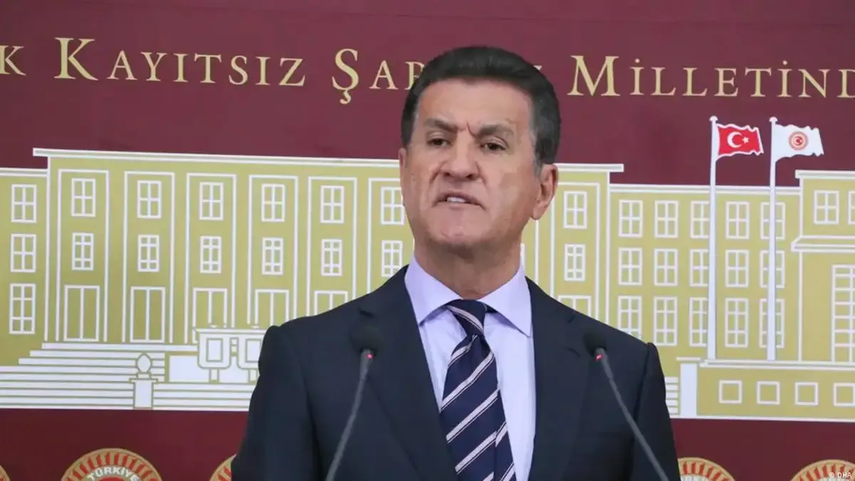 Mustafa Sarıgül basın açıklaması yaparken