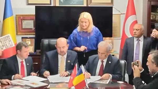 Türk ve Rumen gazetecilerin iş birliği anlaşması imza töreni.