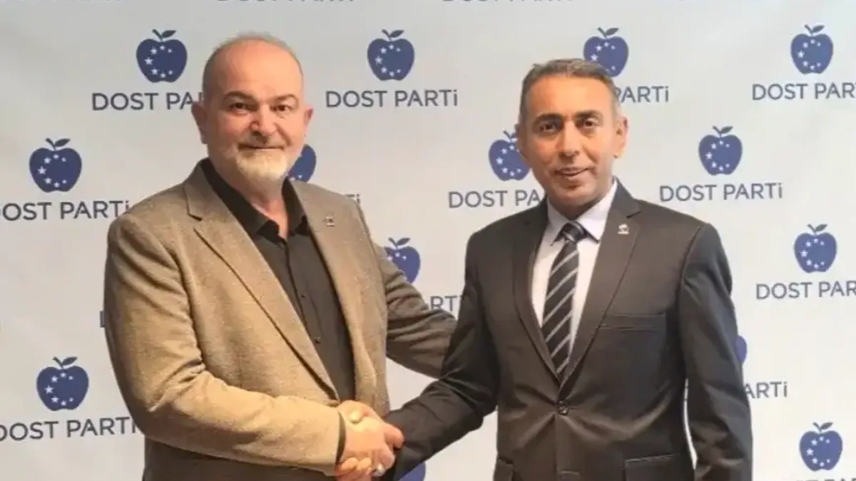 Dost Parti Genel Başkan Yardımcısı Serkan Torun basın açıklaması yaparken