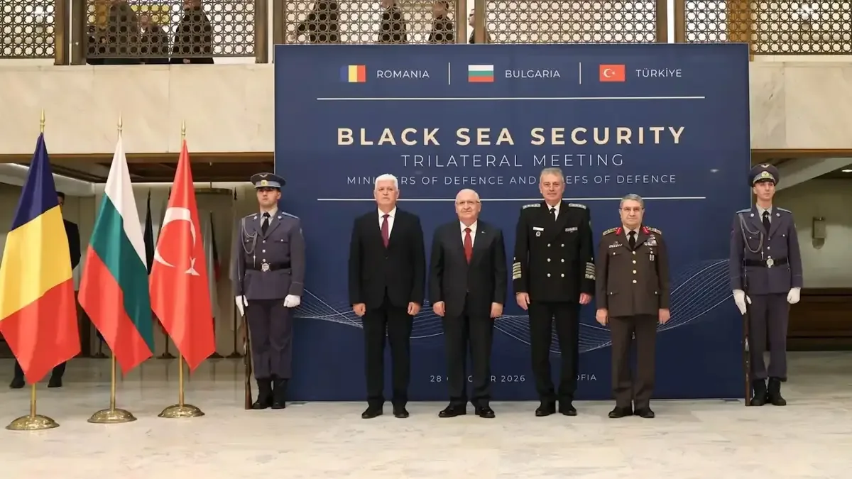 Üç ülkenin savunma bakanları ve genelkurmay başkanları bir araya geldi.