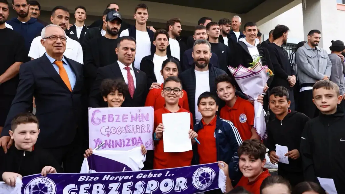 Gebzespor futbolcularının öğrencilerle buluştuğu anlar