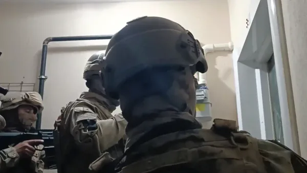 FETÖ operasyonu kapsamında gözaltına alınan şüpheliler.
