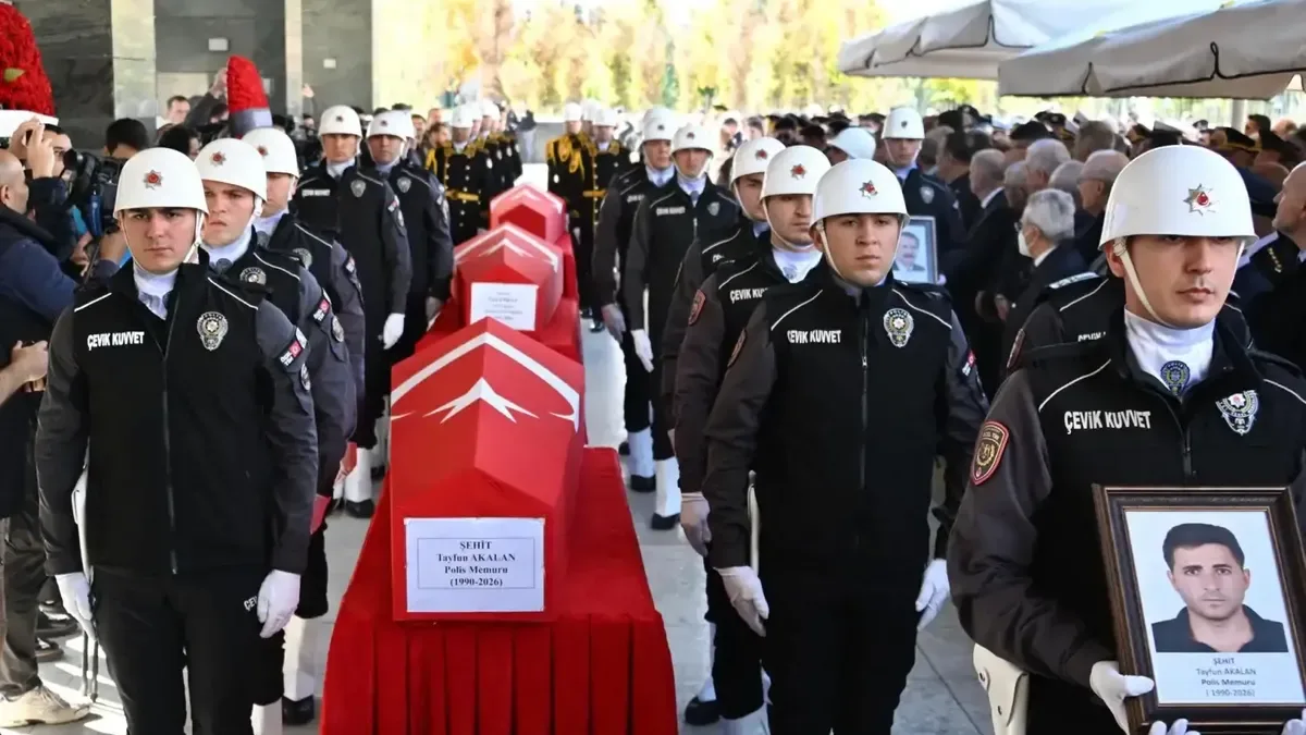 Ankara'da şehit polis ve emekli bakan için düzenlenen tören