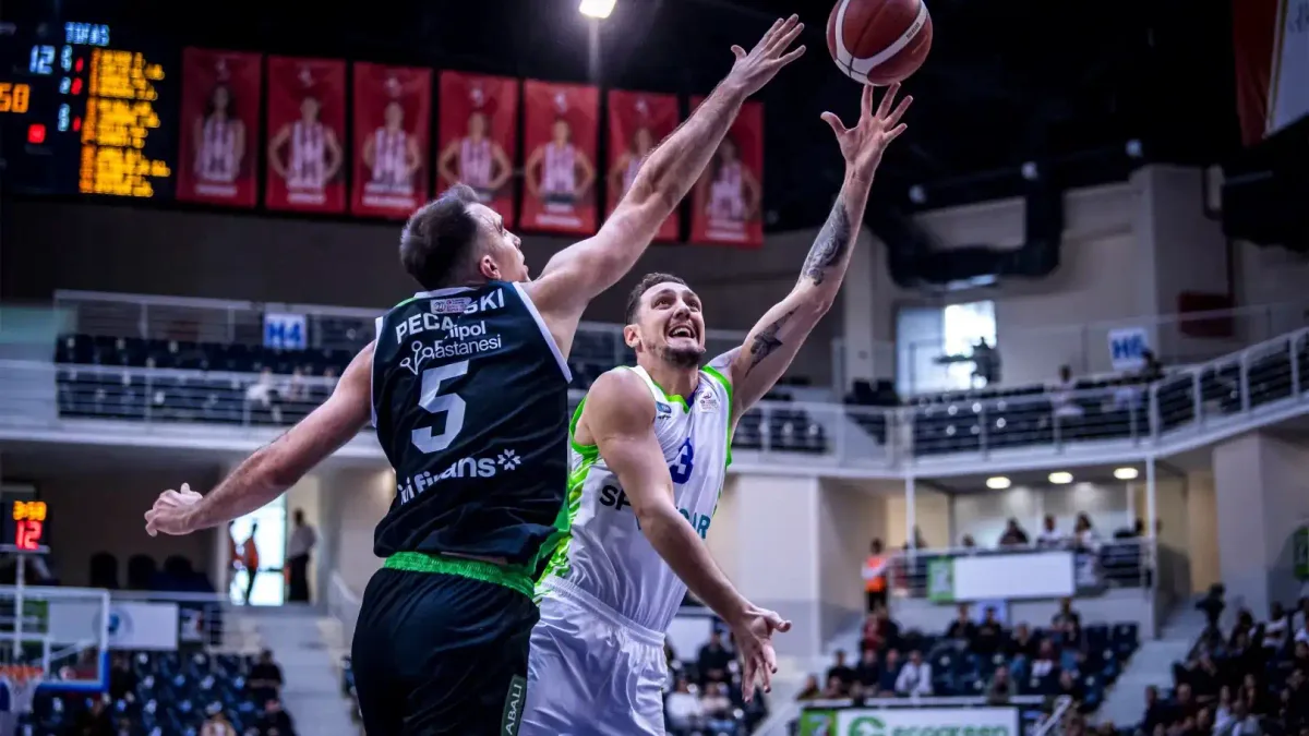 TOFAŞ ve Körfez Basket maç öncesi hazırlıklarını sürdürüyor.