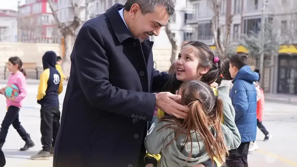 Bakan Tekin, dünya kız çocukları gününde önemli bir mesaj paylaştı
