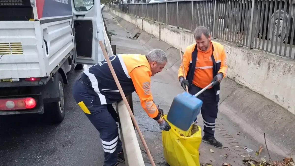 İstanbul’da sağanak yağış ve fırtına hazırlığı yapan İBB ekipleri