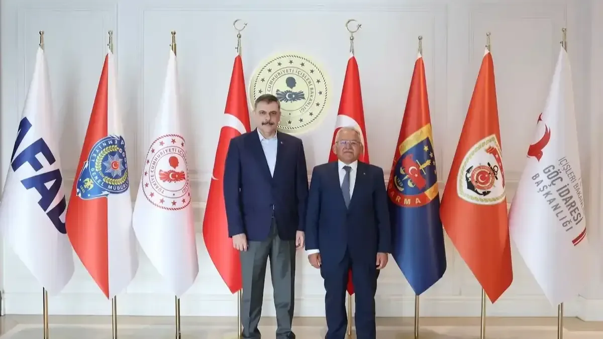 Kayseri Büyükşehir Belediye Başkanı Memduh Büyükkılıç, Bakan Mustafa Çiftçi'yi ziyaret etti.