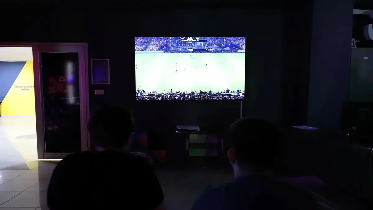 Teknomer'de düzenlenen PlayStation turnuvasında gençler mücadele etti.