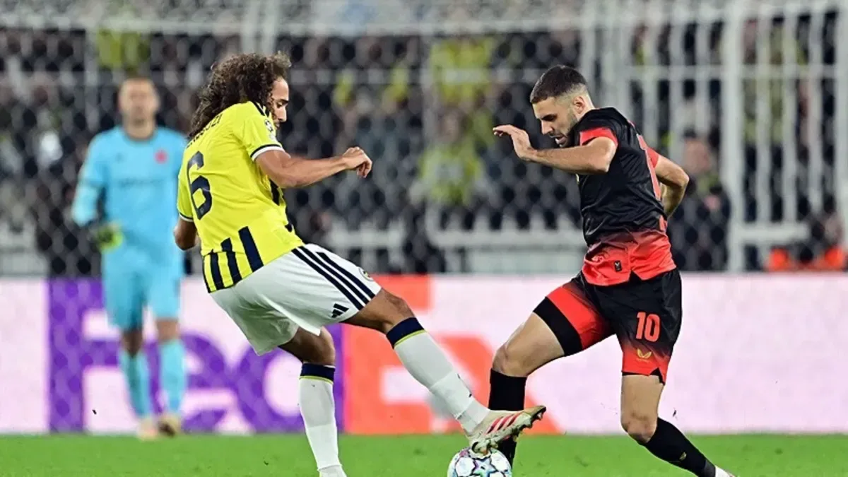 Fenerbahçe evinde konuk ettiği Slavia Prag ile 2-2 berabere kaldı.