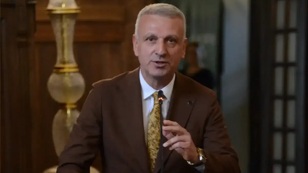 Oktay Saral, Cumhurbaşkanlığı Başdanışmanlığından istifa etti.