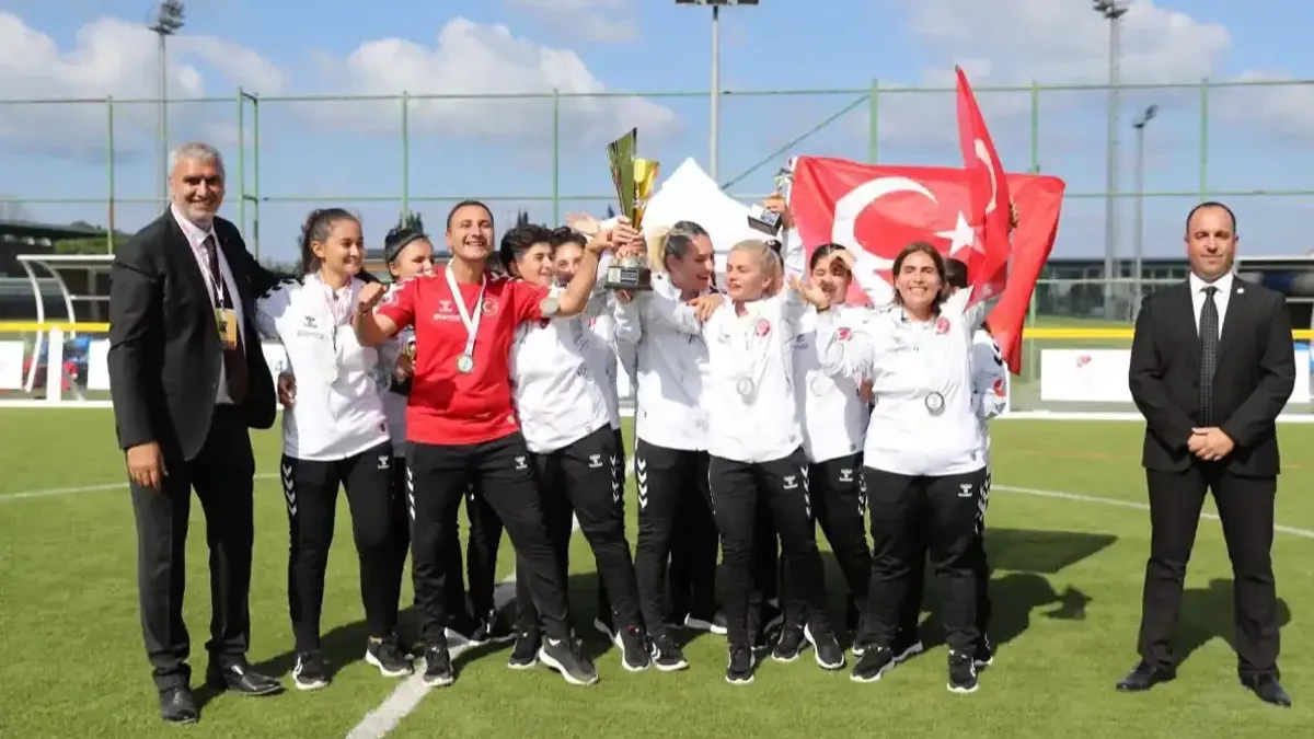 Türkiye'nin görme engelli kadın futbol takımı tarih yazdı