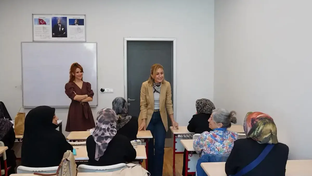 Beylikdüzü'nde düzenlenen okuma yazma kursu etkinliği