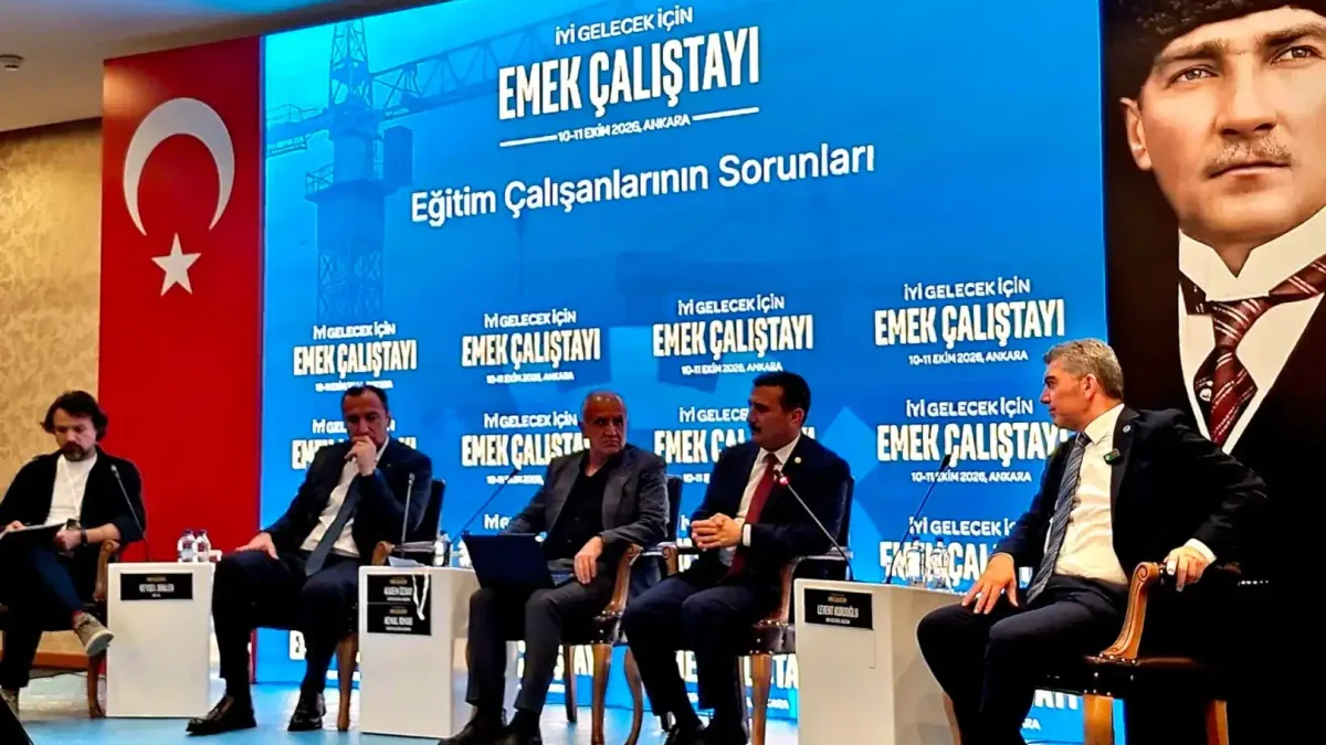 İYİ Parti Genel Başkanı Müsavat Dervişoğlu ve sendika başkanlarının yer aldığı emek çalıştayı açılış oturumu.