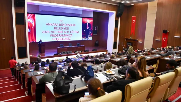 Ankara'da düzenlenen tıbbi atık yönetimi eğitimi toplantısı.
