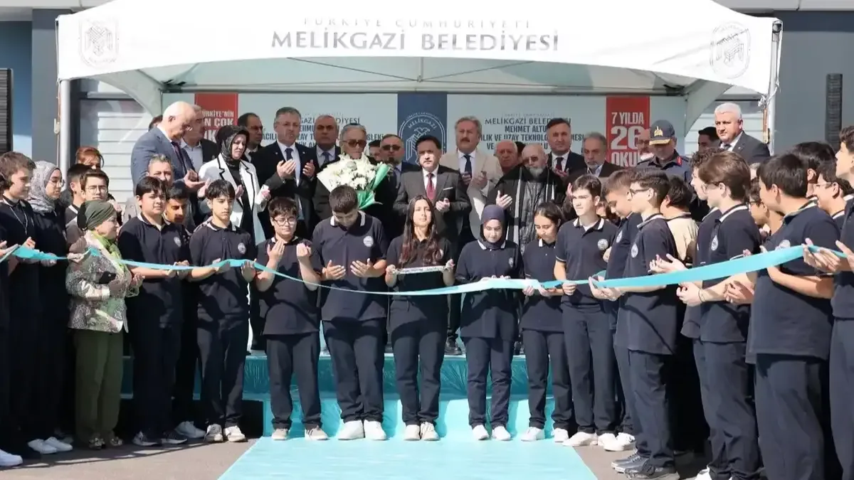 TOMTAŞ'tan açılan yeni meslek lisesi, savunma sanayisine kalifiye eleman yetiştirecek.