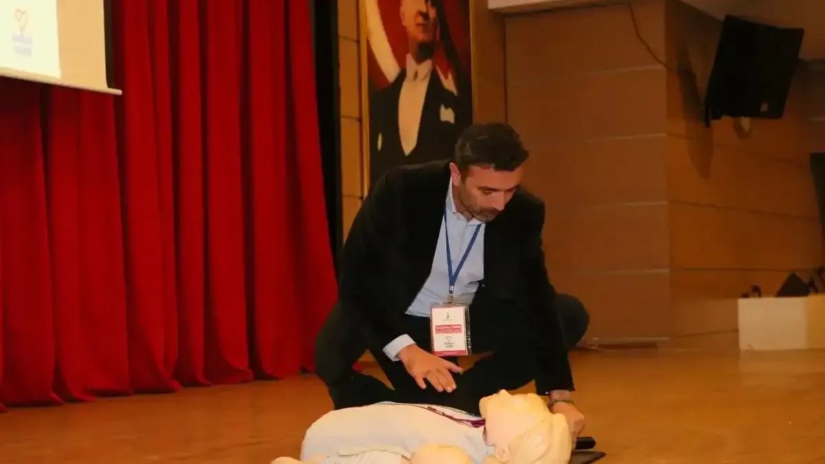 Çiğli Belediyesi tarafından düzenlenen ilk yardım semineri.