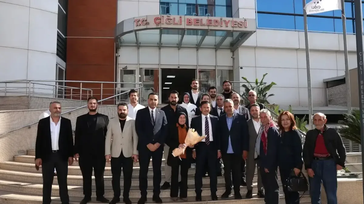 Hamza Dağ, Çiğli Belediye Başkanı Onur Emrah Yıldız'a ziyarette bulundu.