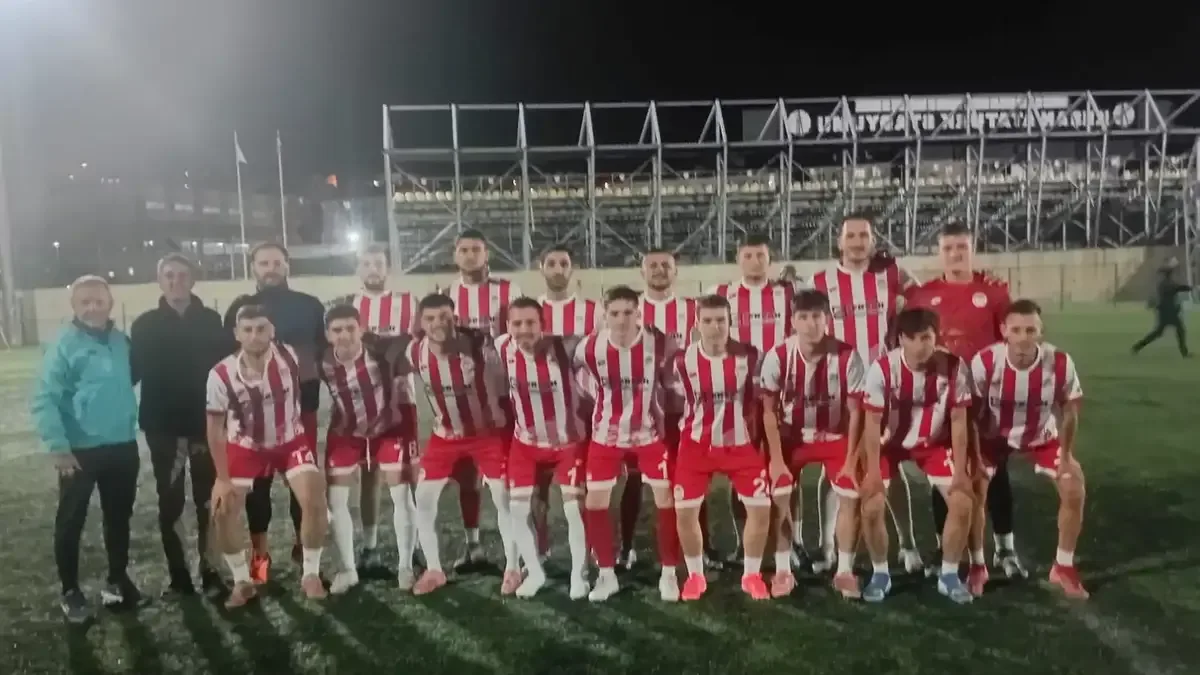 Yeni Karpuzluspor ve Anafartalarspor hazırlık maçında karşı karşıya geldi.