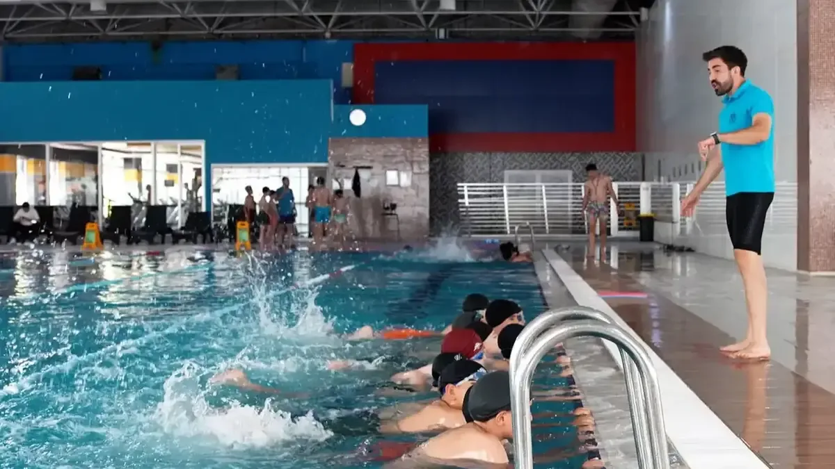 Karatay Kış Spor Okulları'nda eğitim alan çocuklar.