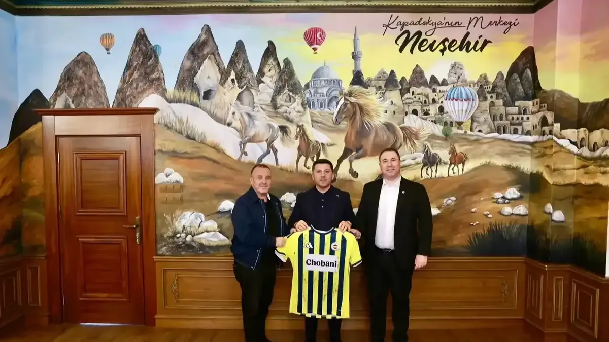 Fenerbahçe heyetinin Nevşehir Belediyesi'ni ziyaret ettiği an.