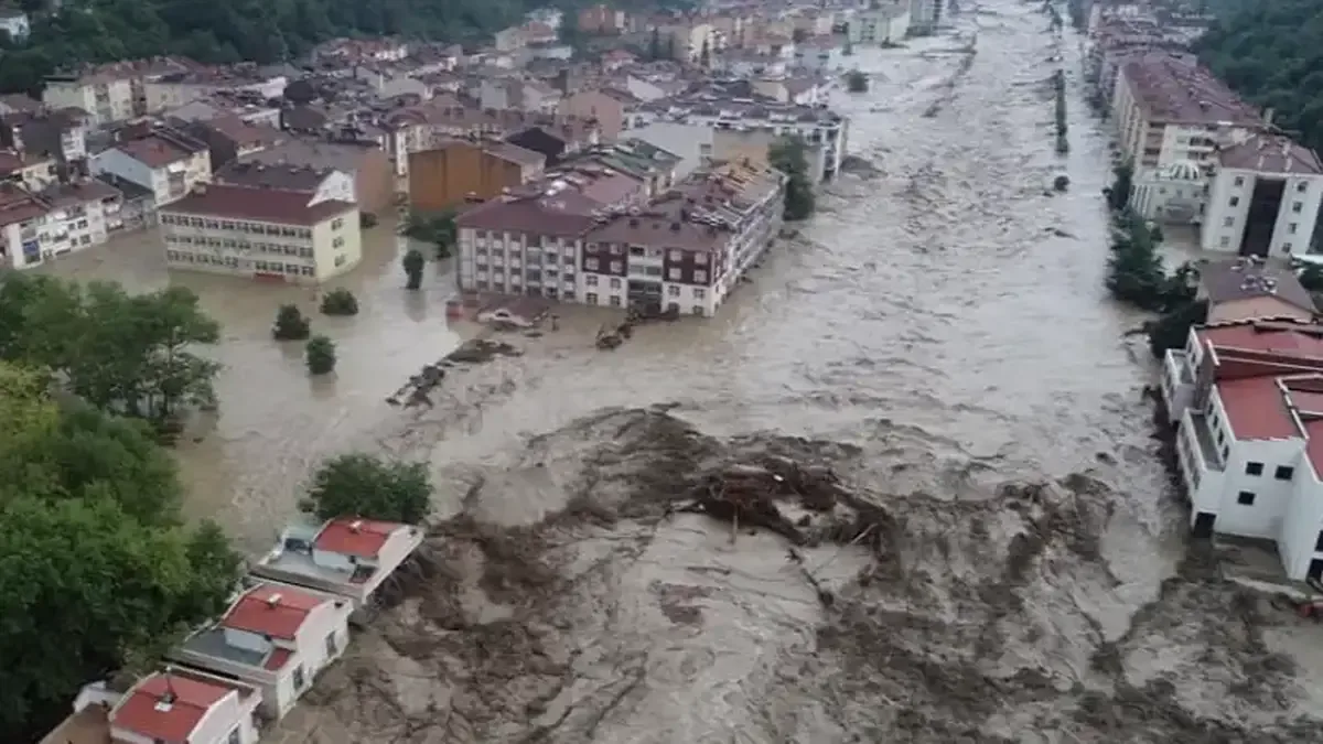 Sel sonrası temizlikte güvenlik önlemlerine dikkat edilmesi gerektiği vurgulandı.