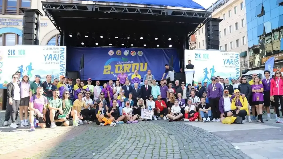 Ordu Yarı Maratonu ödül töreninden bir kare.