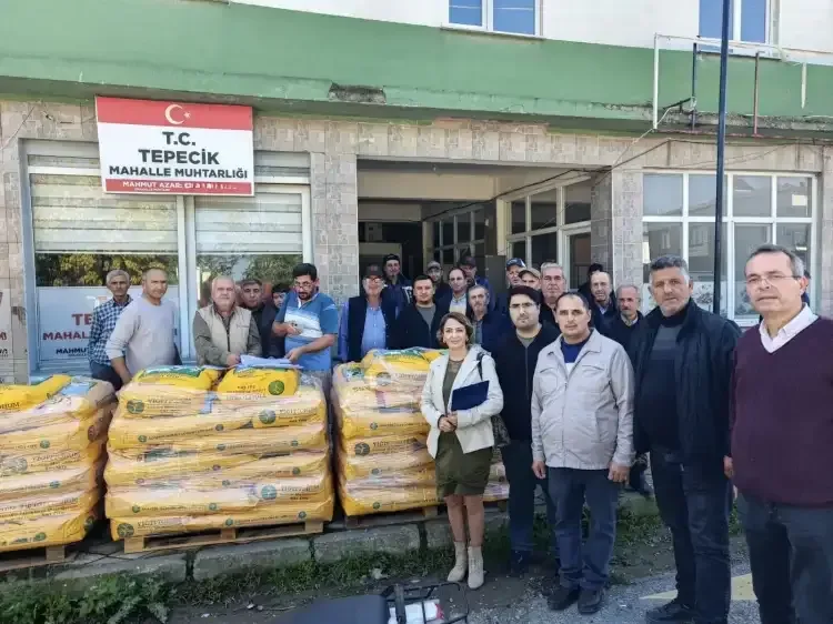 Mustafakemalpaşa'da üreticilere çim tohumu desteği - Detay Görsel 1