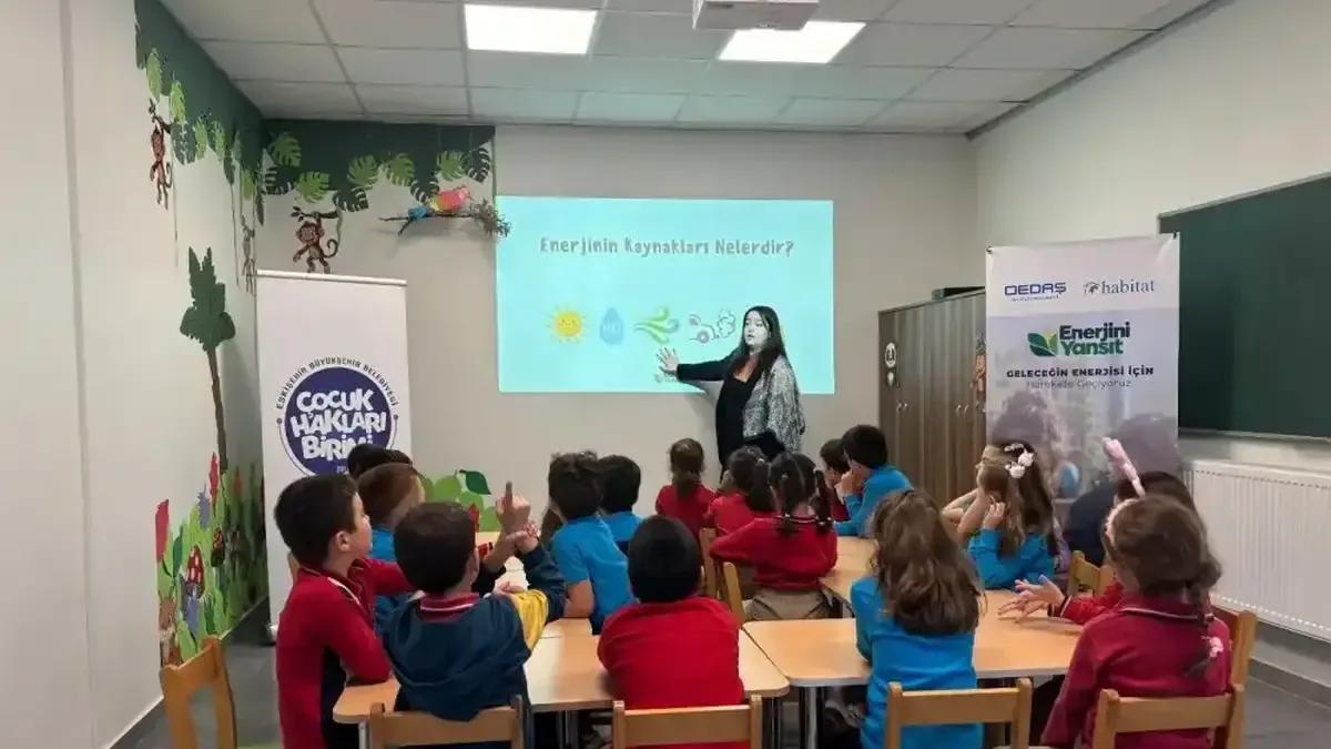 Eskişehir'de çocuklara enerji verimliliği eğitimi veriliyor.